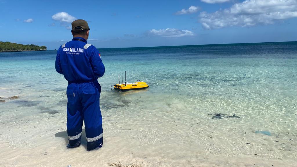 Penggunaan USV SatLab HydroBoat 990 untuk Survei Garis Pantai