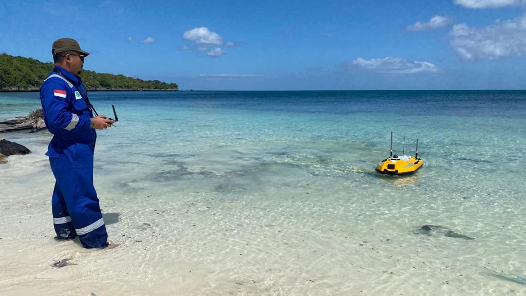 Penggunaan USV SatLab HydroBoat 990 untuk Survei Garis Pantai